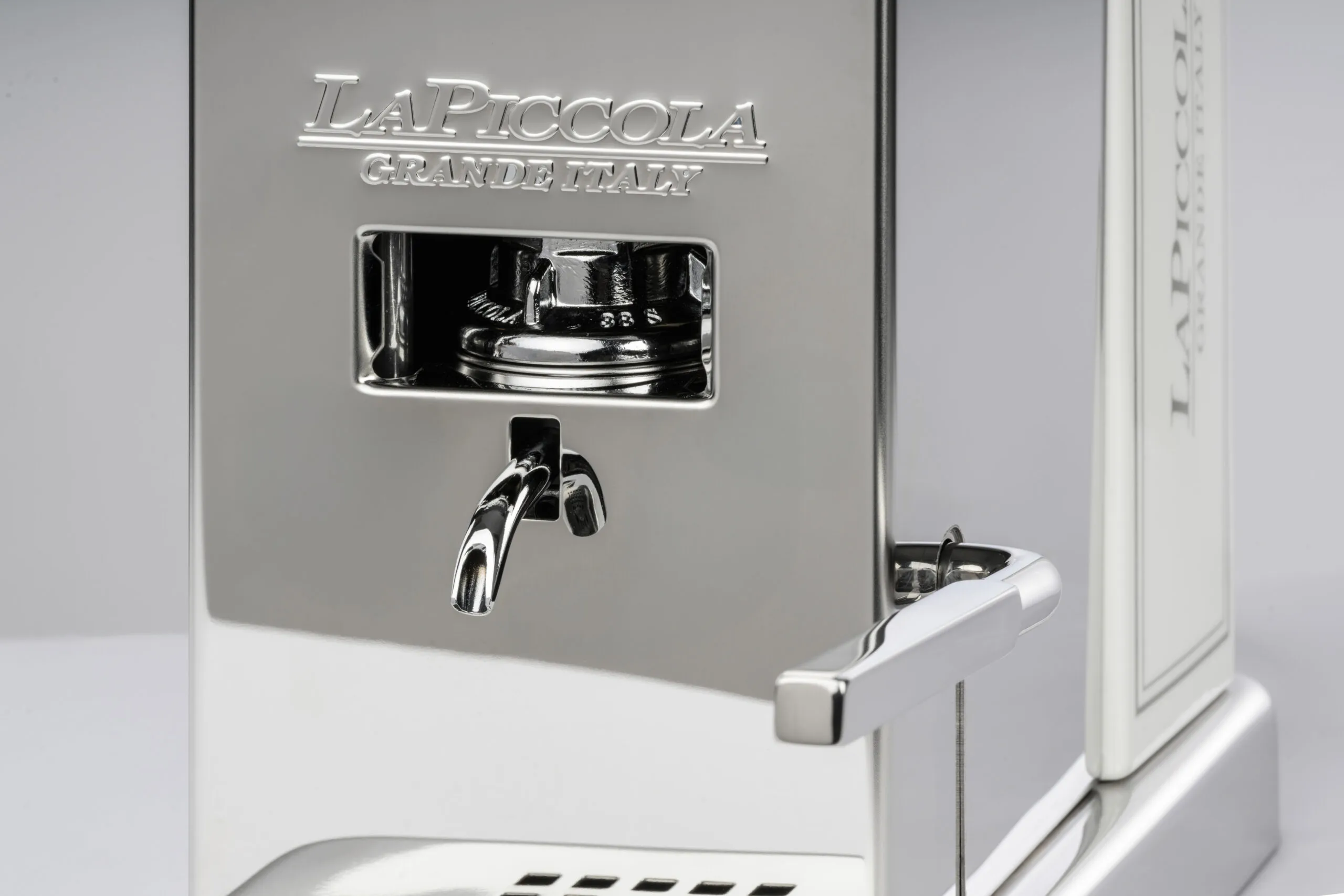 Кафе Машина Piccola  автоматична двойно полирана с керамичен резервоар