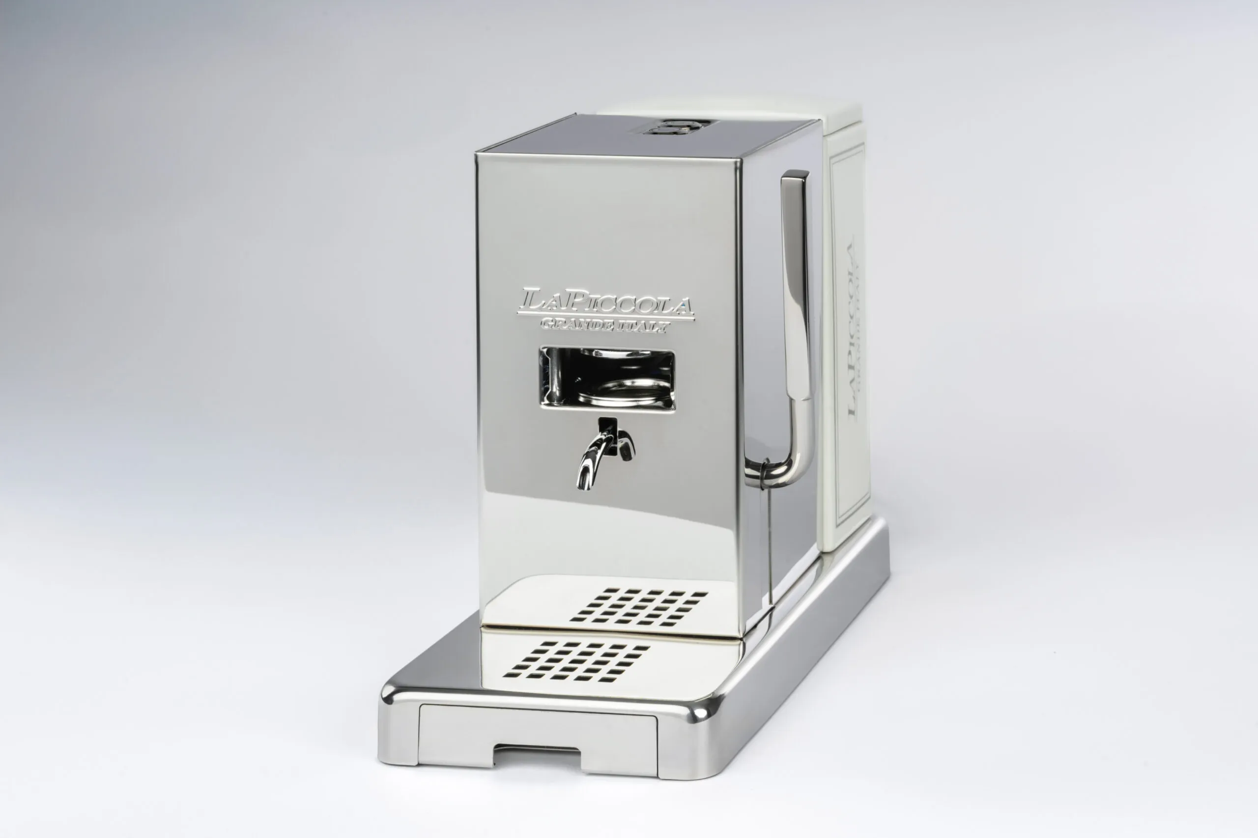 Кафе Машина Piccola  автоматична двойно полирана с керамичен резервоар